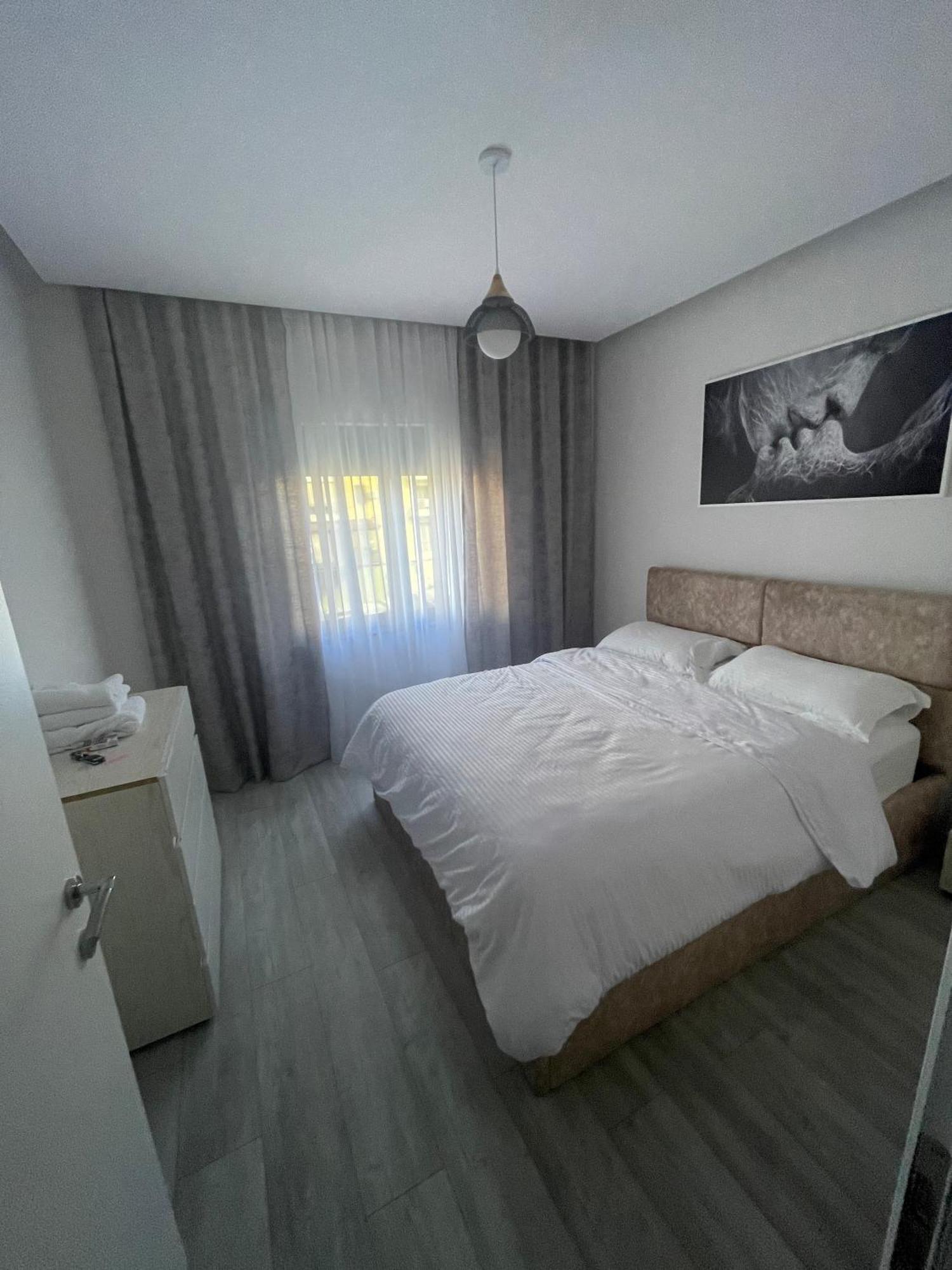 Lacasa-21 Dhjetori Tirana Extérieur photo